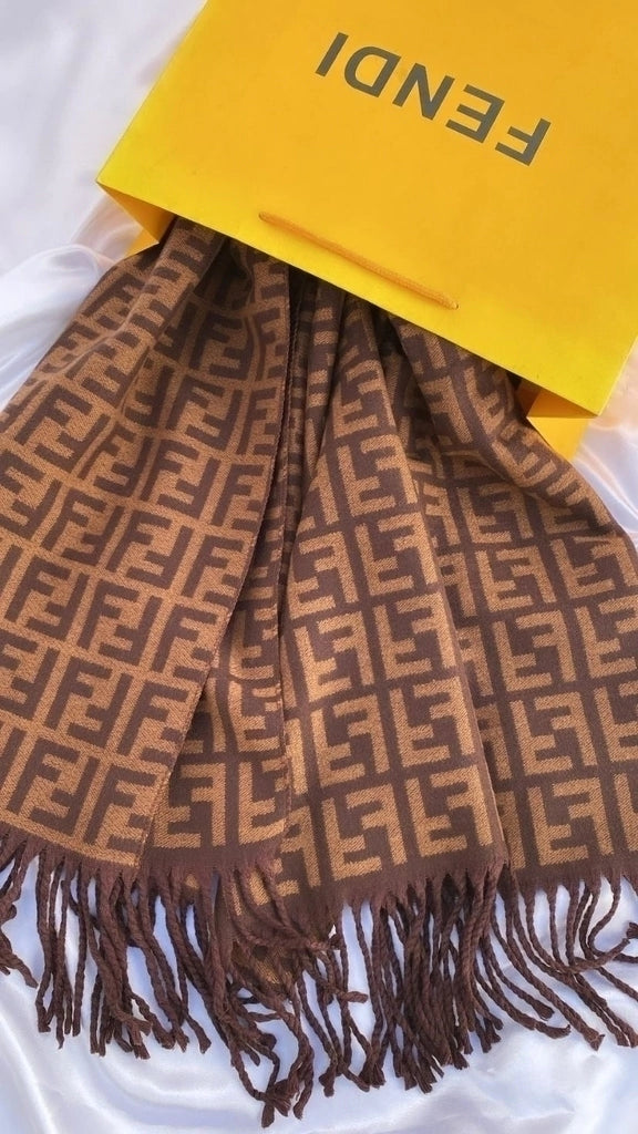 Cashmere Fendi scarf in wool