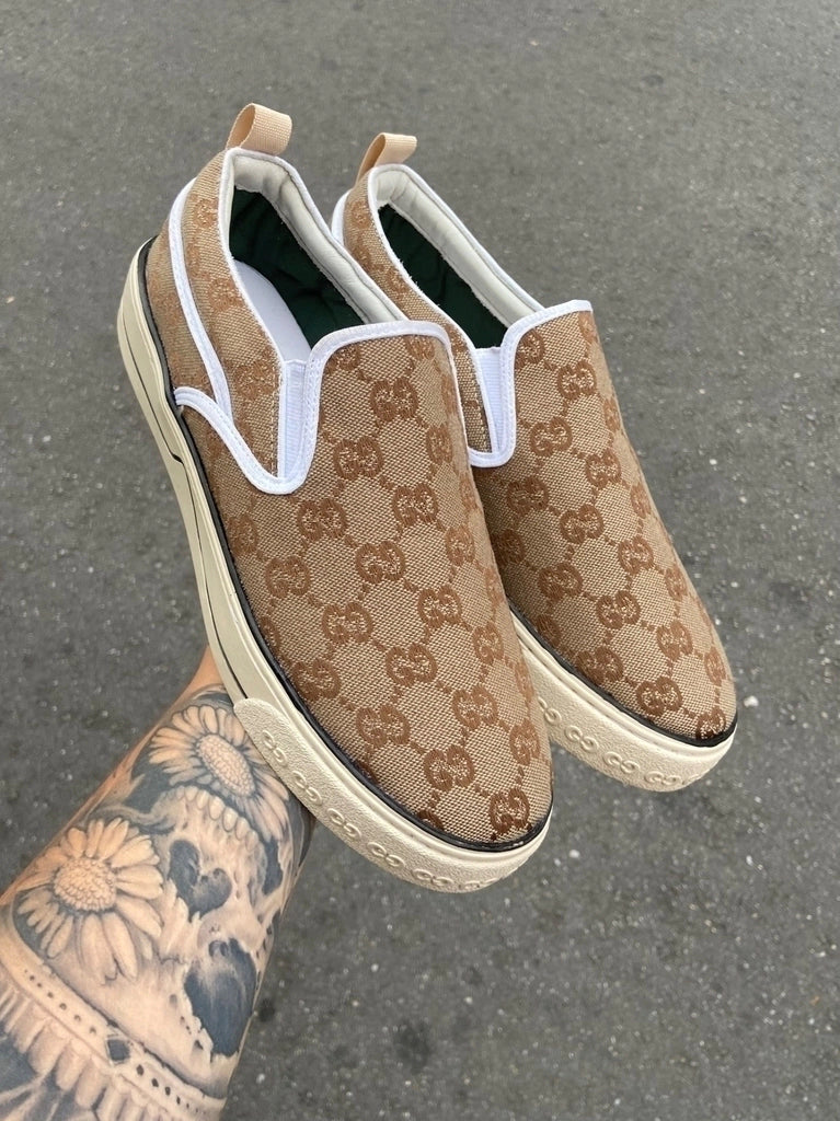 Tênis slip-on Gucci Supreme