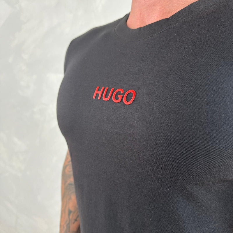 Camiseta Hugo - Preta