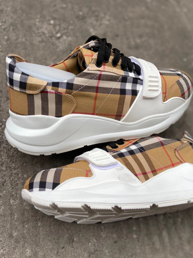 Tênis Burberry xadrez vintage Low