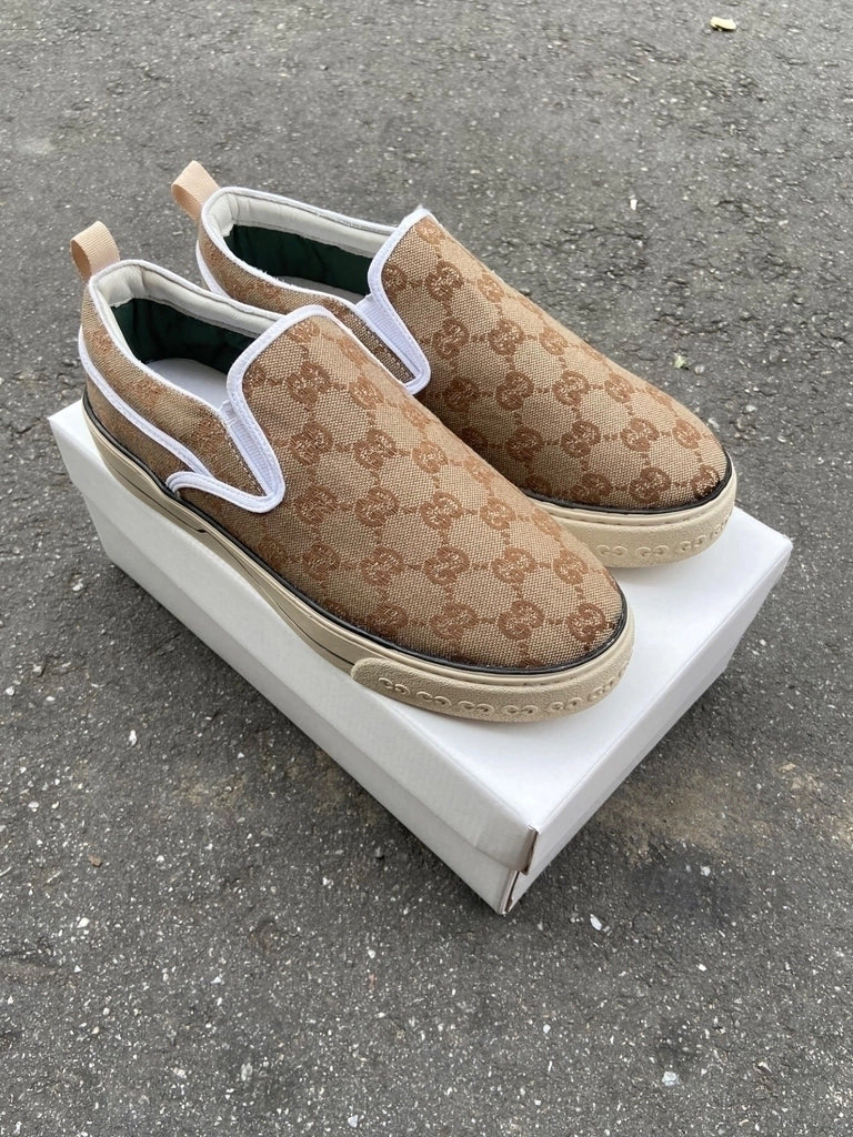 Tênis slip-on Gucci Supreme