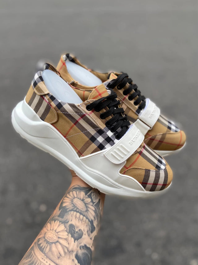 Tênis Burberry xadrez vintage Low