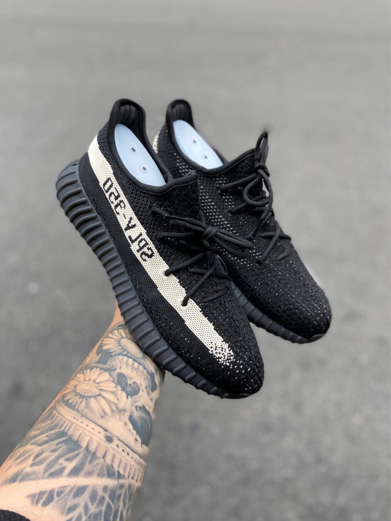 Tênis Adidas Yeezy Boost 350 v2 Core Black White