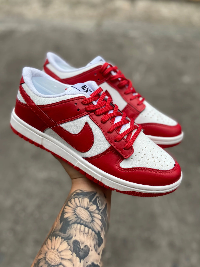 Tênis SB Dunk Low SP "University Red"