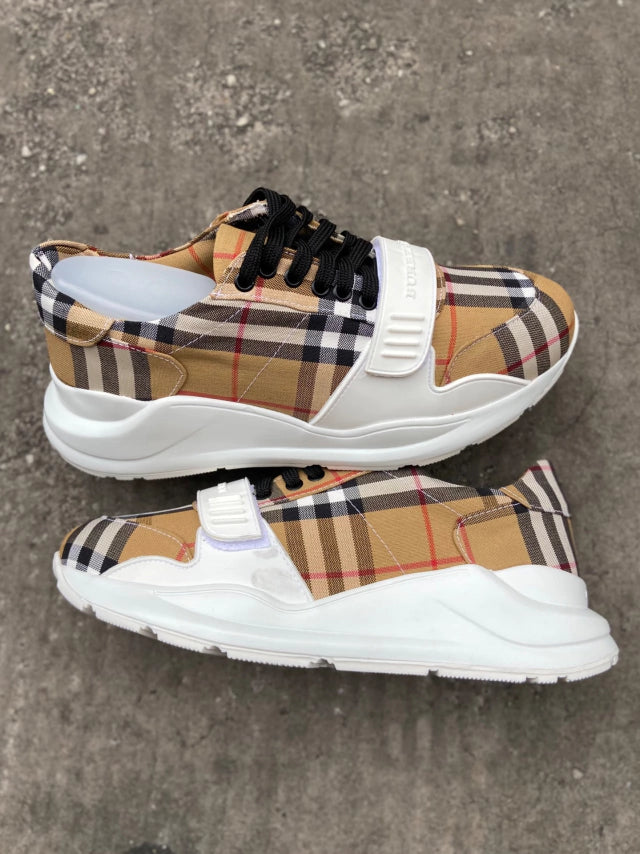 Tênis Burberry xadrez vintage Low