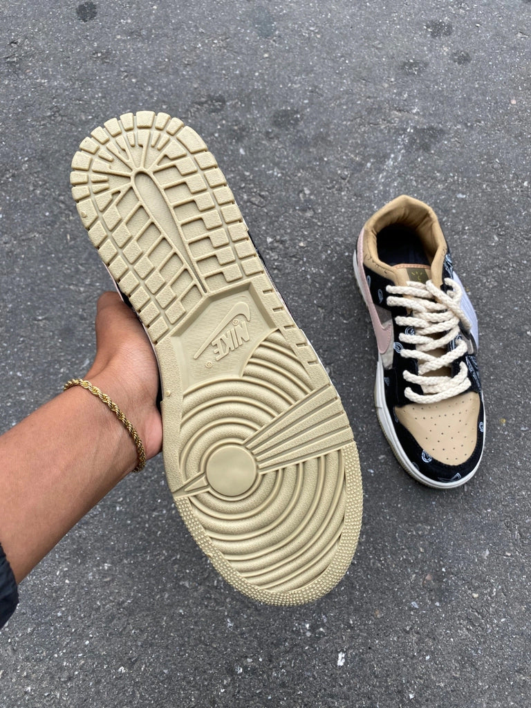 Tênis Nike Dunk Low Travis Scott ''Cactus Jack''