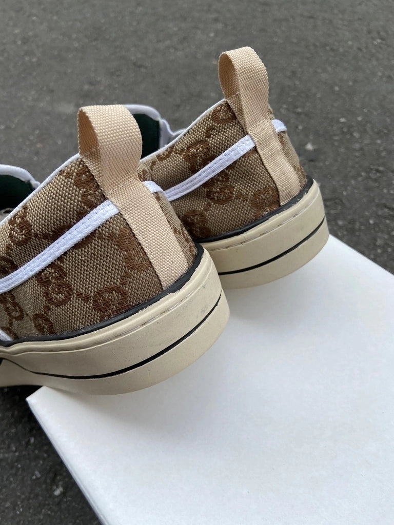 Tênis slip-on Gucci Supreme