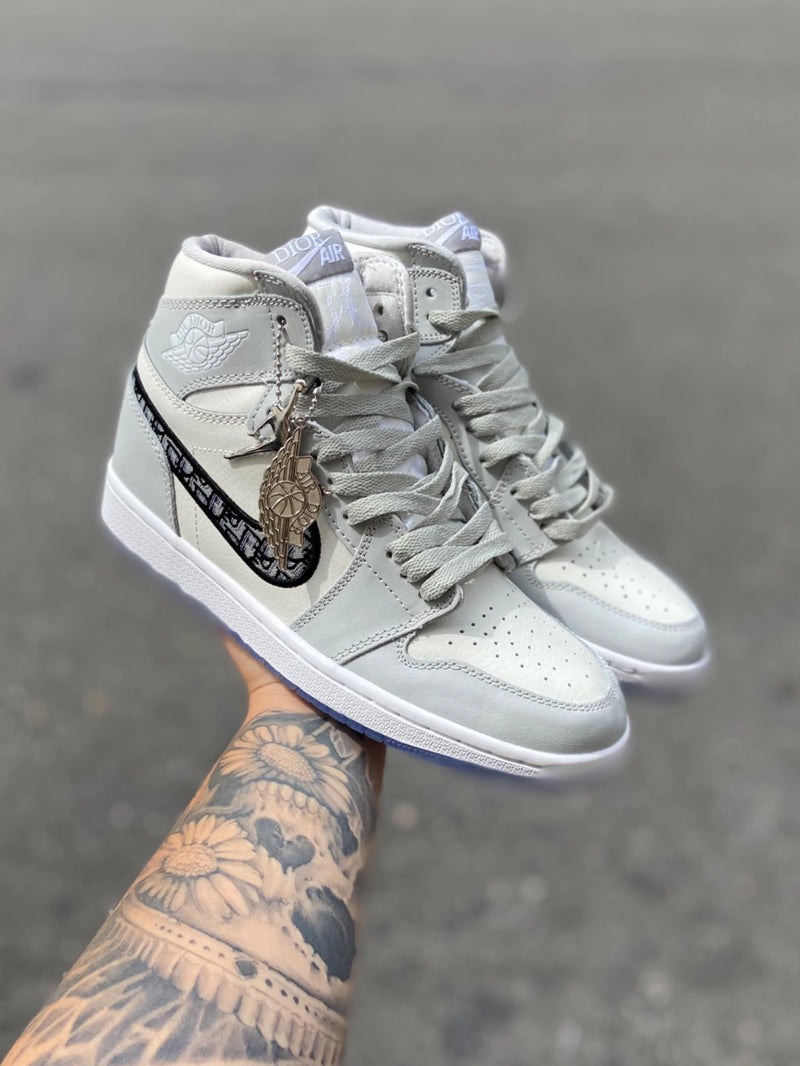 Tênis Air Jordan 1 Retro High Collab DIOR