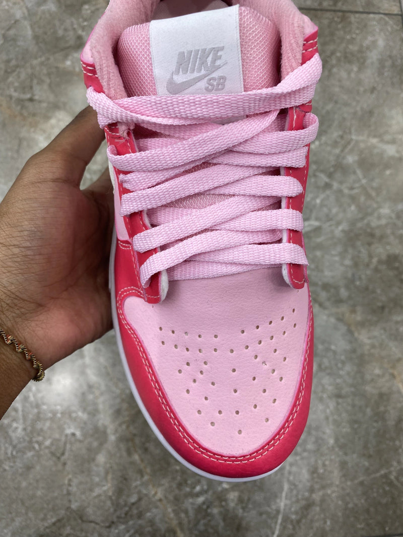 Tênis Nike Dunk Low Barbie