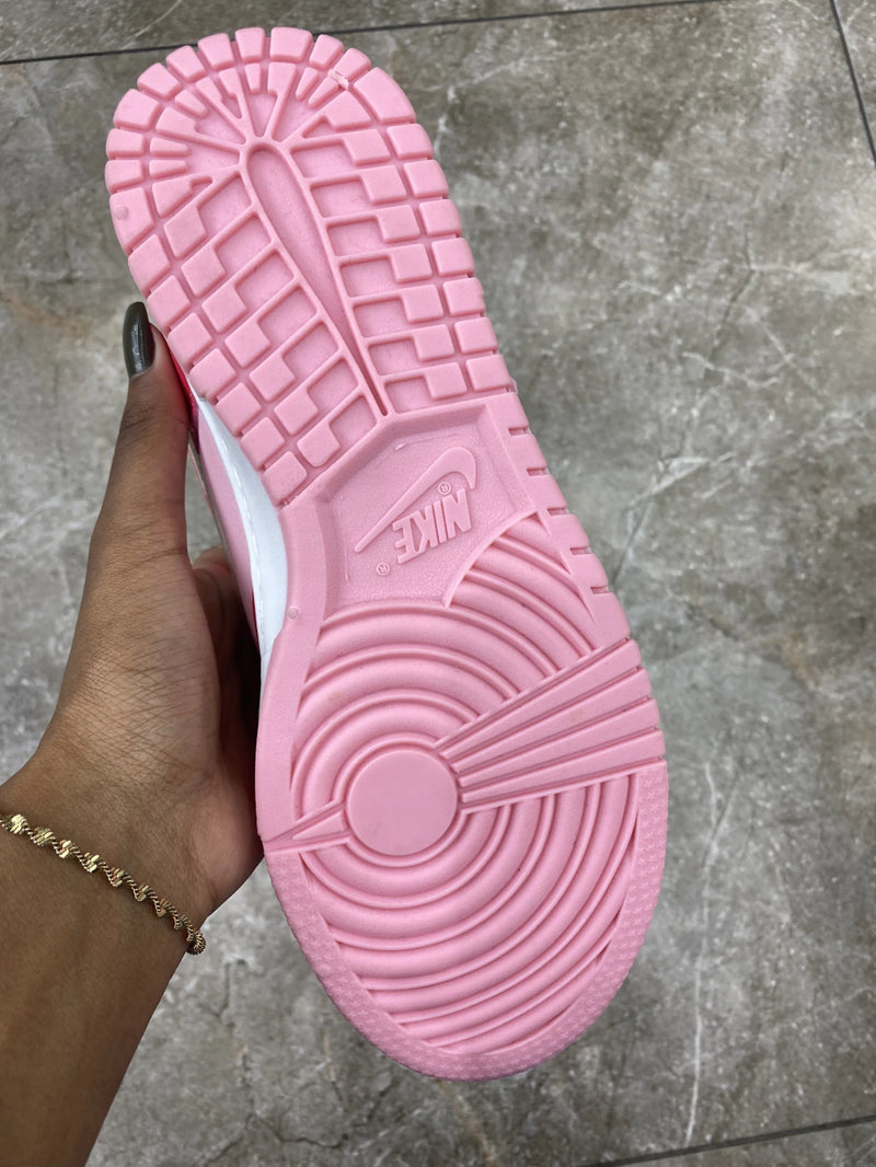 Tênis Nike Dunk Low Barbie