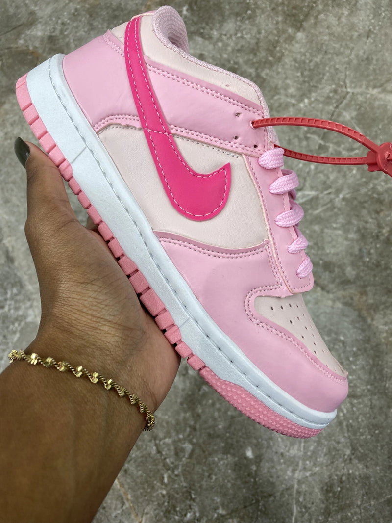 Tênis Nike Dunk Low Barbie