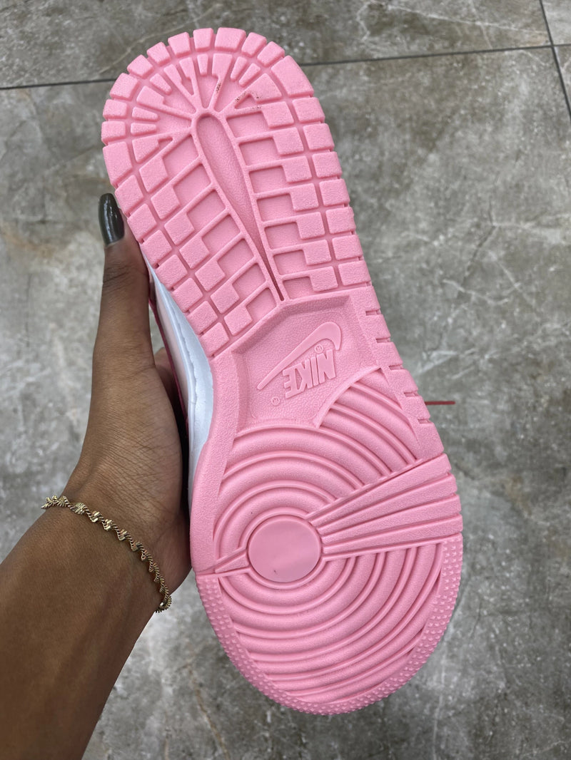 Tênis Nike Dunk Low Barbie