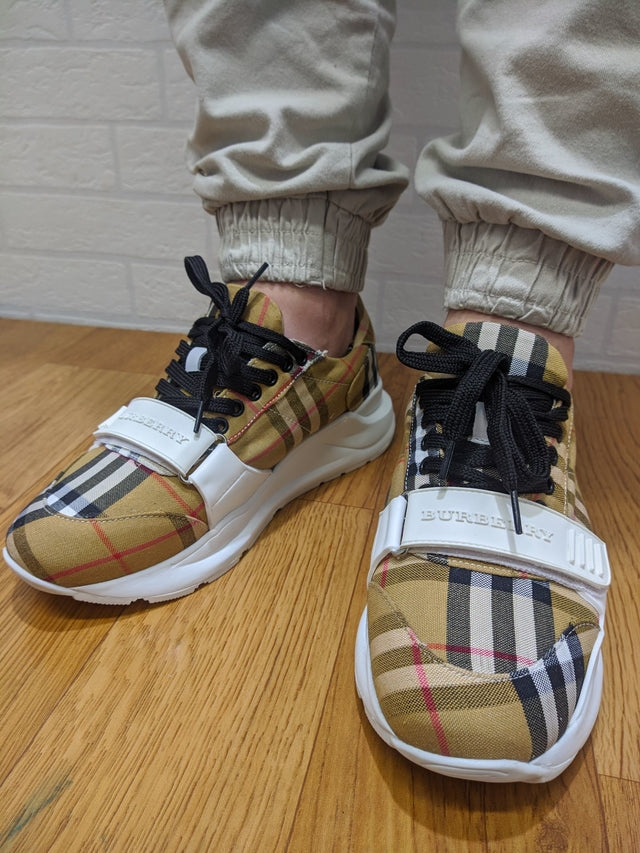 Tênis Burberry xadrez vintage Low