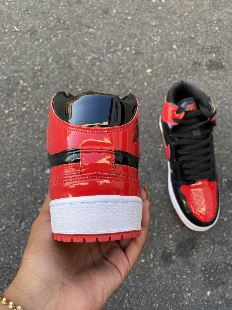 Tênis Air Jordan 1 Retro High OG Patent Bred