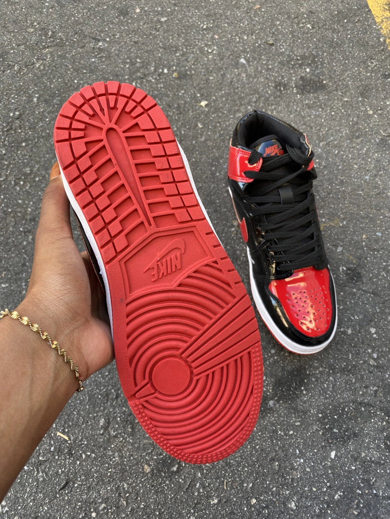 Tênis Air Jordan 1 Retro High OG Patent Bred