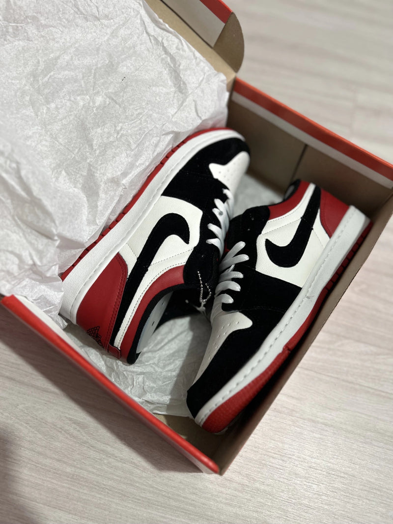 Tênis Air Jordan 1 Low Black Toe