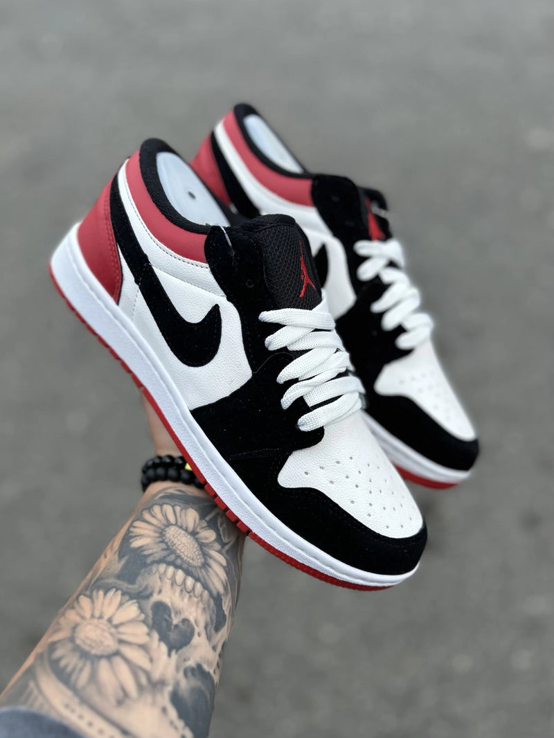 Tênis Air Jordan 1 Low Black Toe