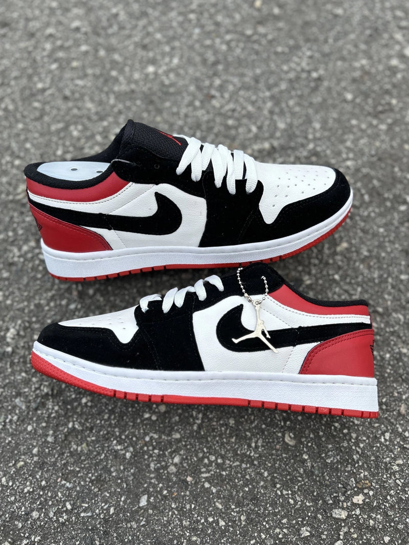 Tênis Air Jordan 1 Low Black Toe