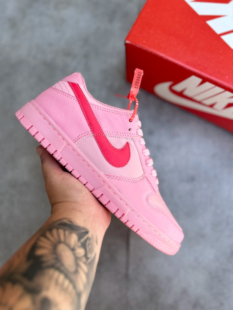 Tênis Nike Dunk Low GS Triple Pink