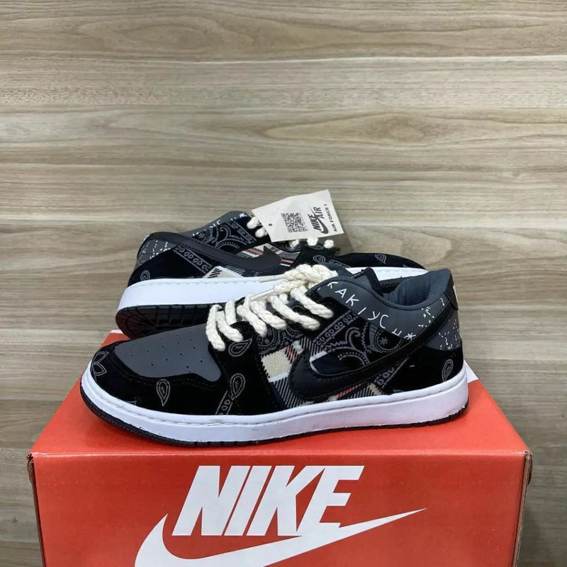 Tênis Nike Dunk Low Travis Scott ''Cactus Jack''