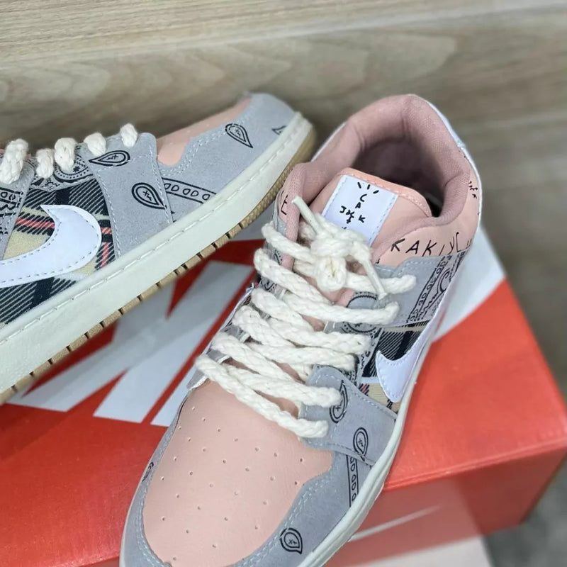 Tênis Nike Dunk Low Travis Scott ''Cactus Jack''