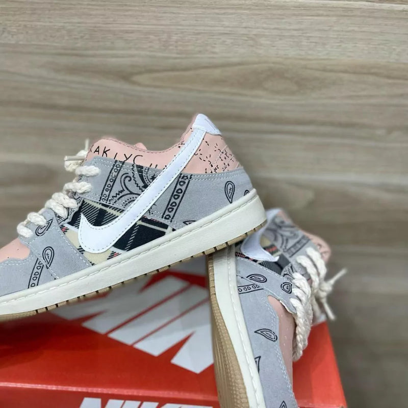 Tênis Nike Dunk Low Travis Scott ''Cactus Jack''