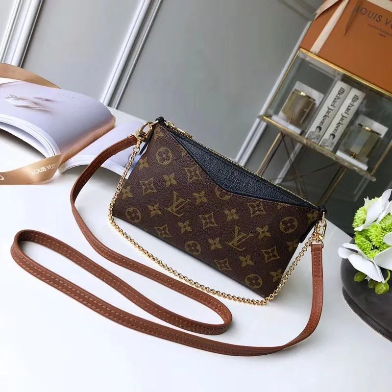 Bolsa LV Clutch Pallas Monogram