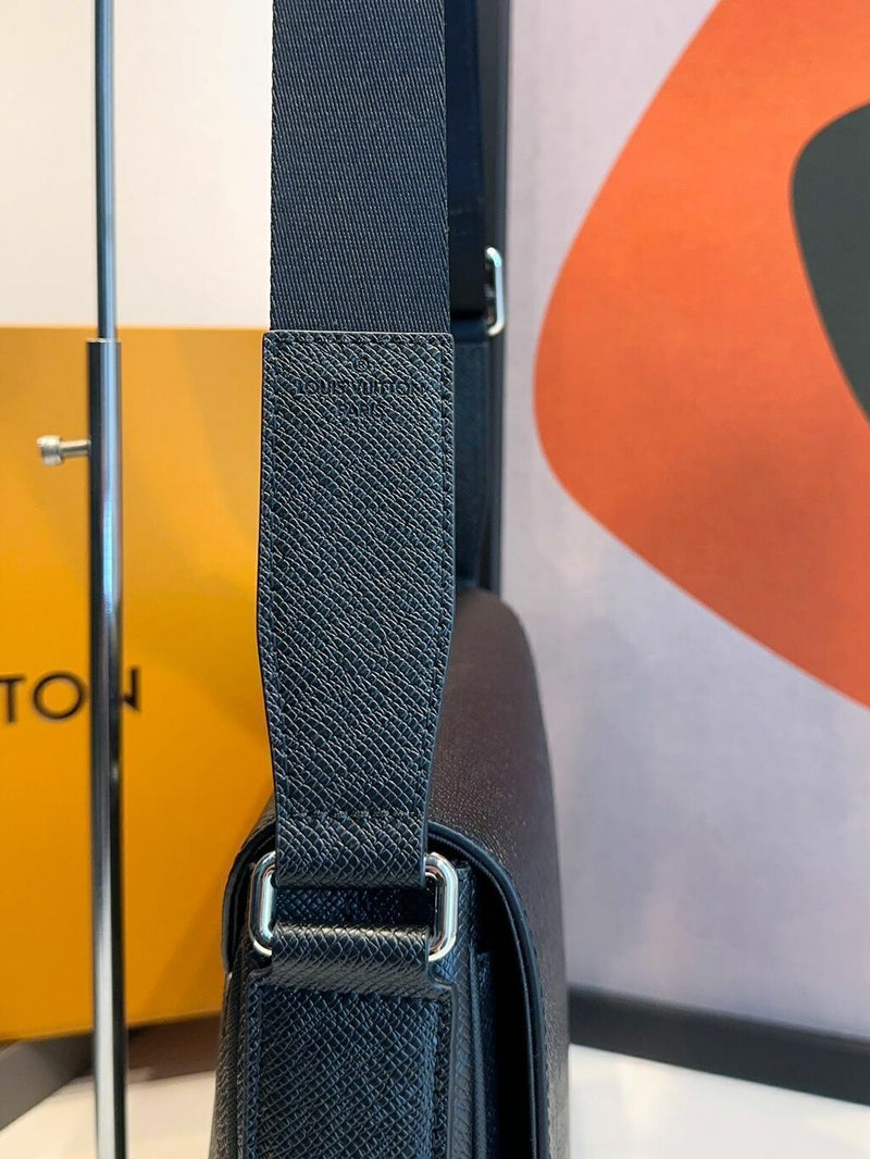 Shoulder Bag District