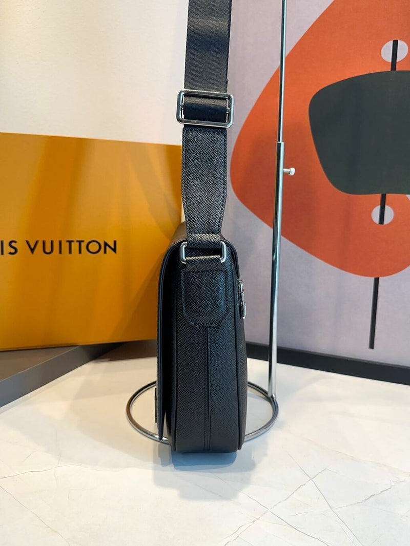 Shoulder Bag District