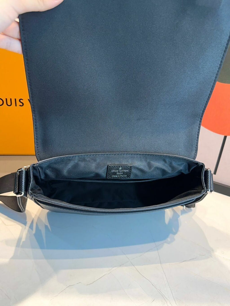 Shoulder Bag District