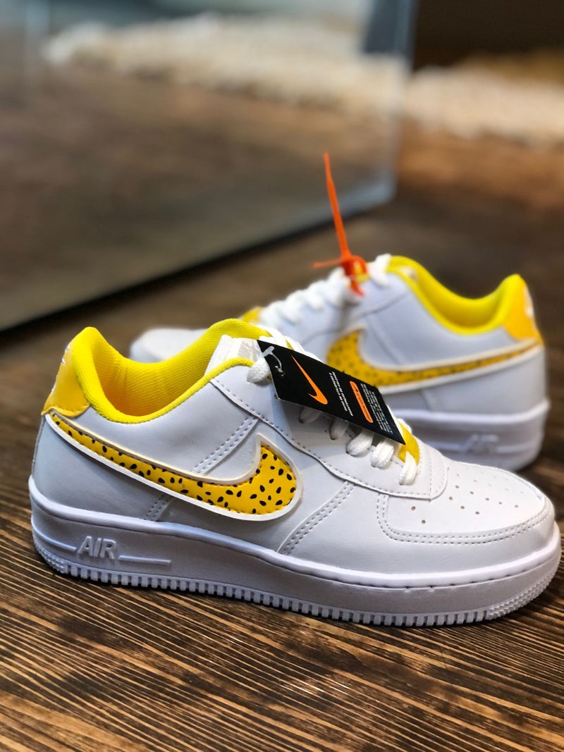 Tênis Nike Air Force 1 Tropical