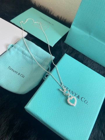 Colar Tiffany & Co. Love Heart