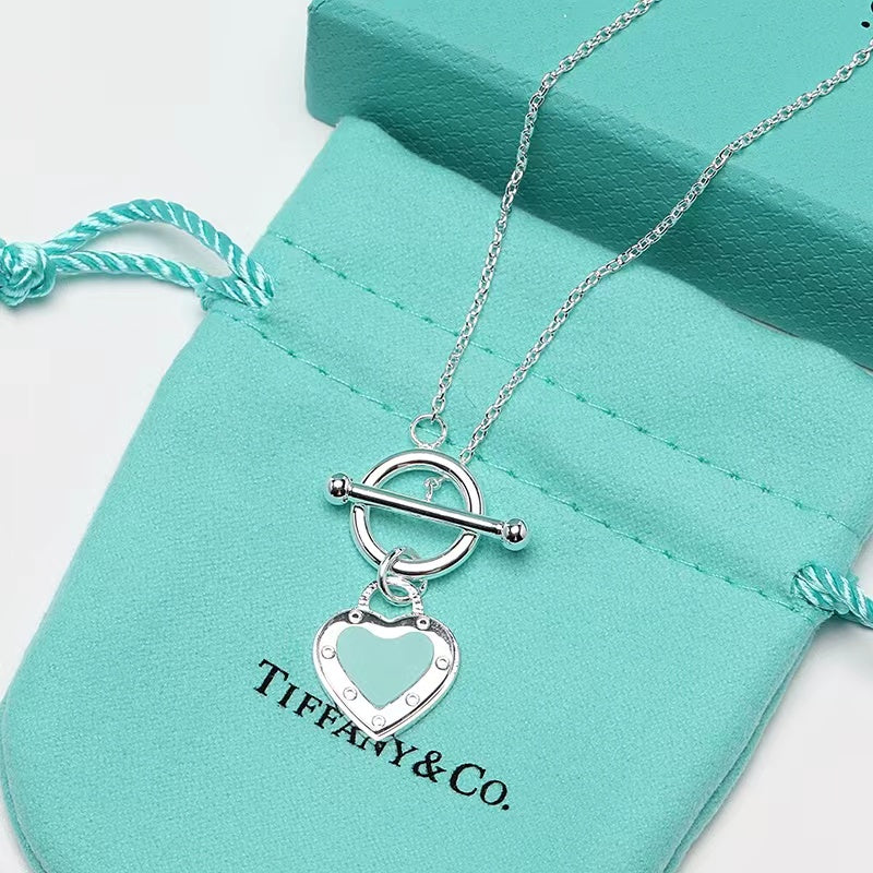 Colar Tiffany & Co. Love Heart